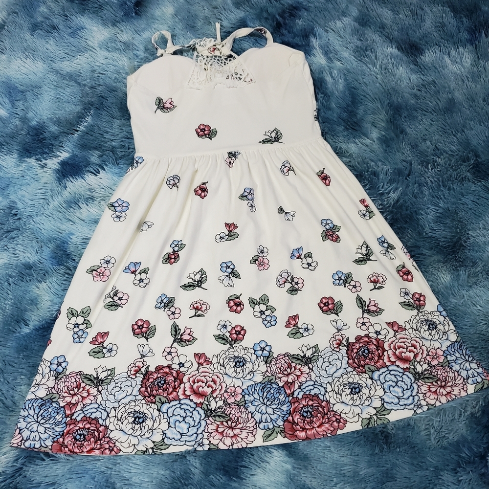 WHITE FLORAL SUNDRESS! - Picture 15 of 16
